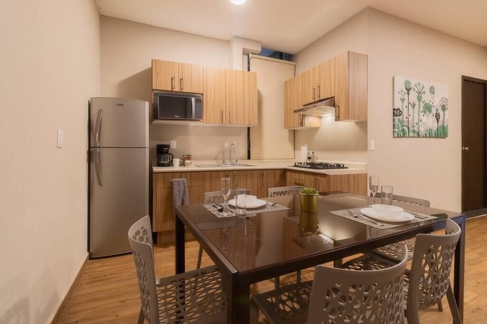 Kitchen & Dining Area