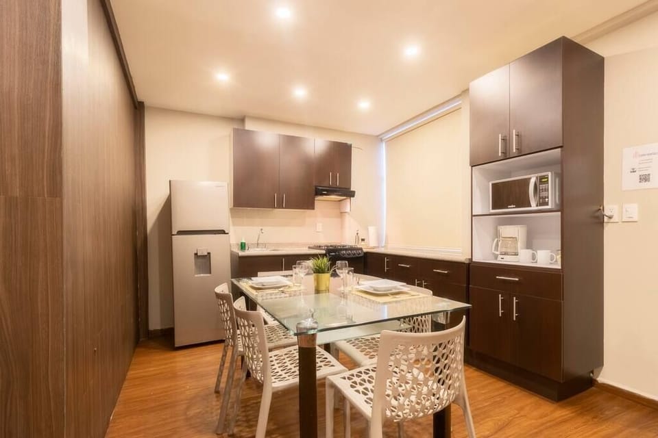 Kitchen & Dining Area