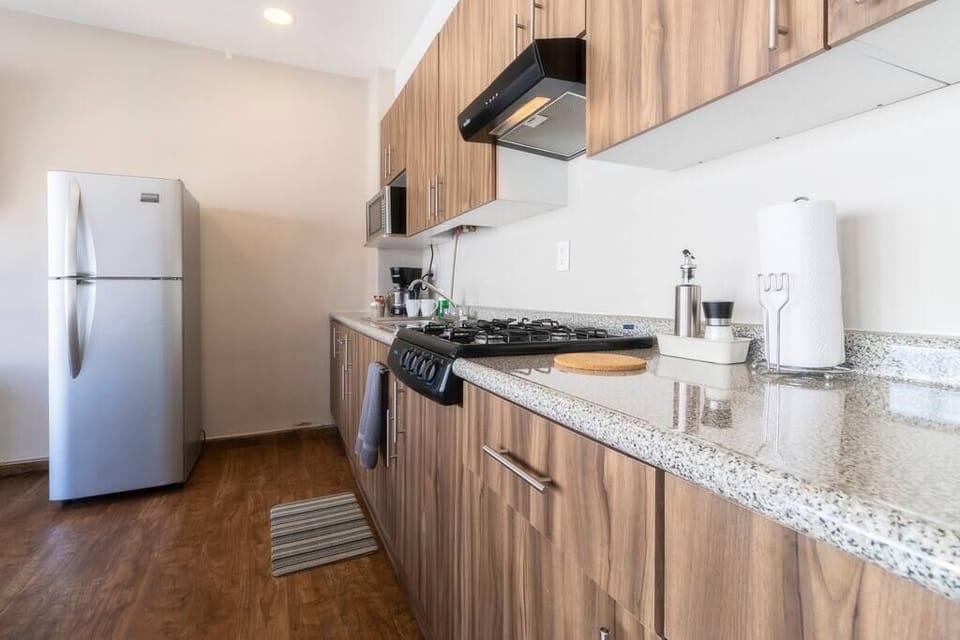 Kitchen & Dining Area