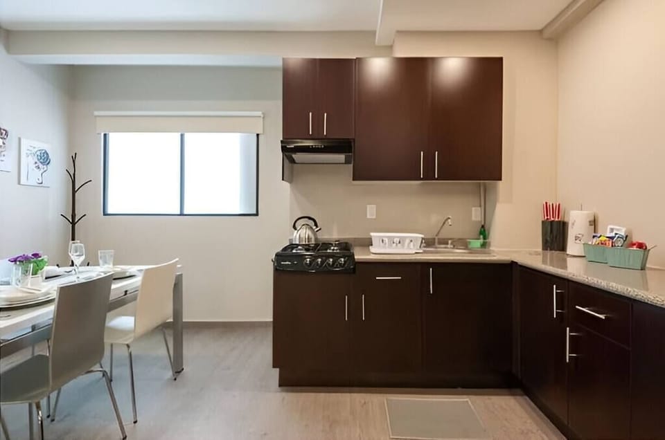 Kitchen & Dining Area