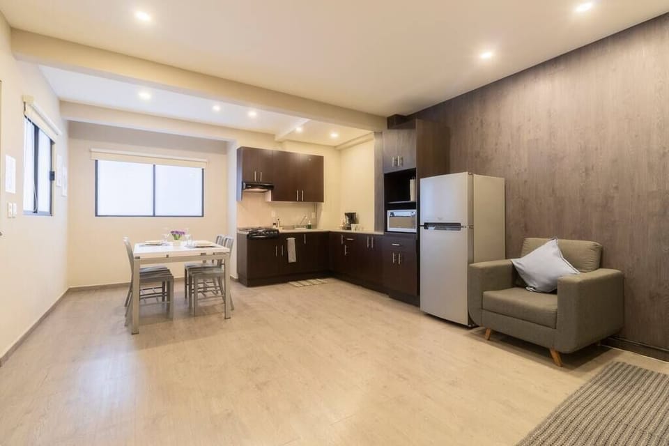 Kitchen & Dining Area