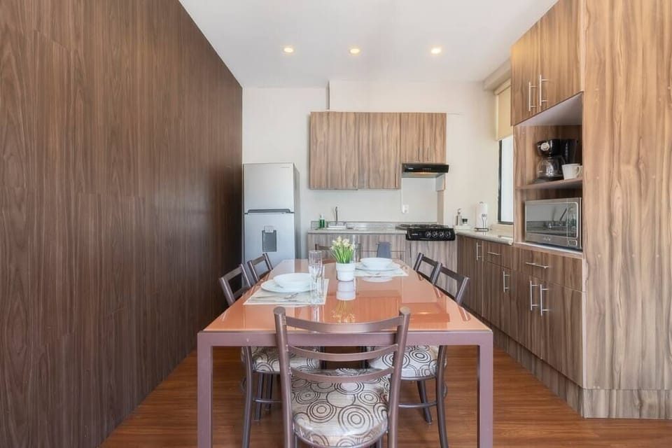 Kitchen & Dining Area