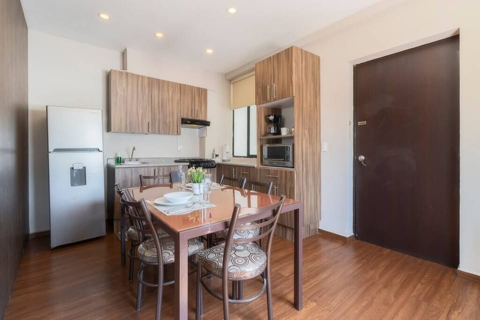 Kitchen & Dining Area