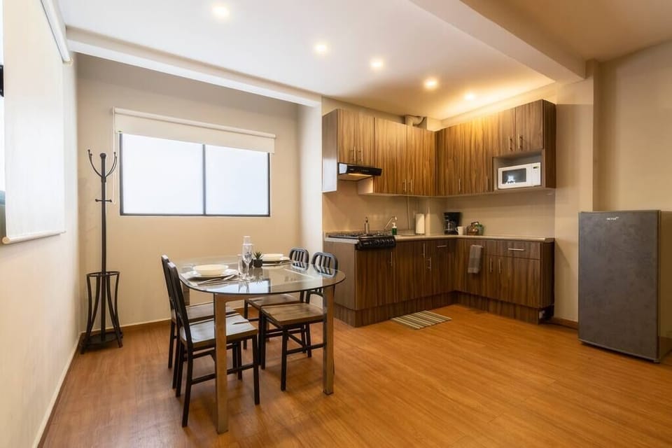 Kitchen & Dining Area