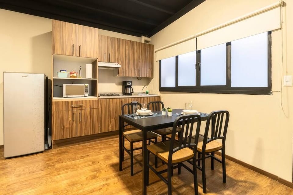 Kitchen & Dining Area