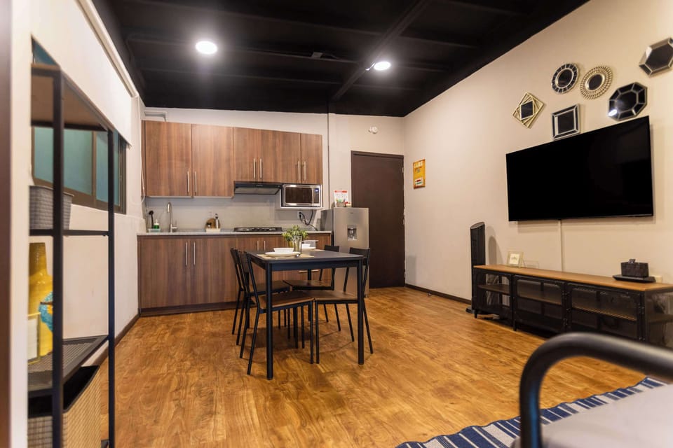 Kitchen & Dining Area
