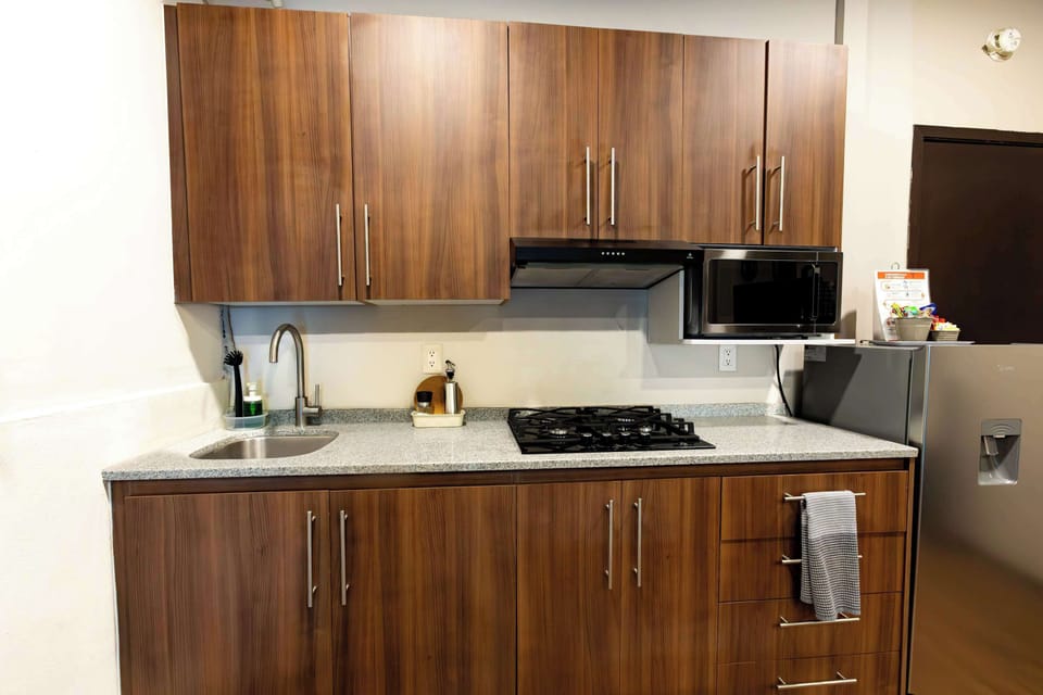 Kitchen & Dining Area