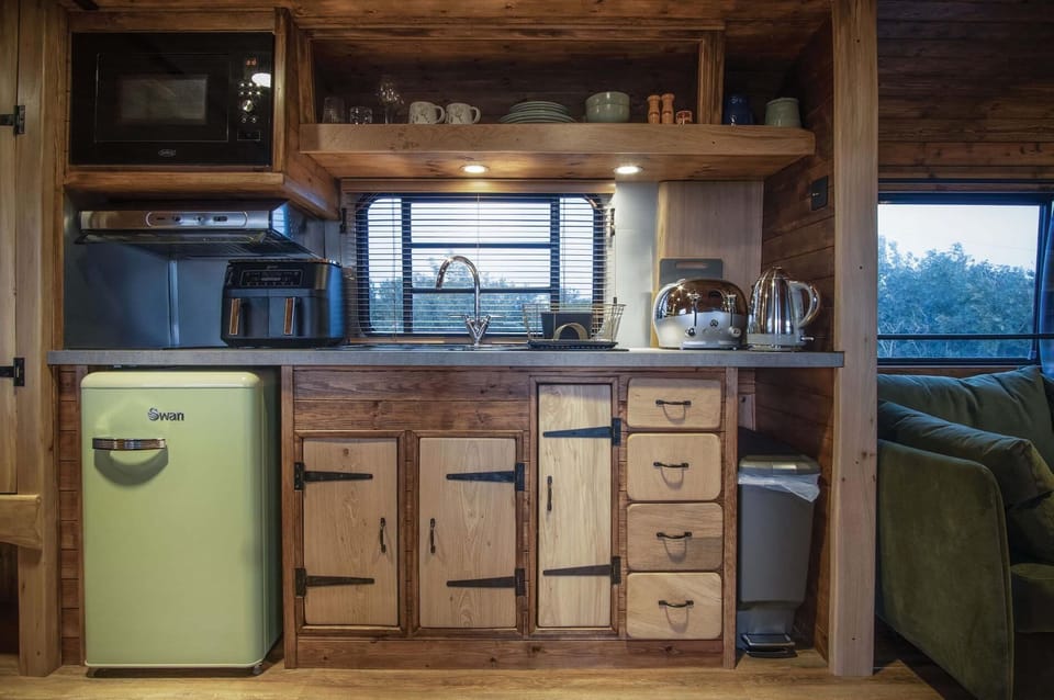 American Airstream - Blossom Farm - Tiers Cross (20688)