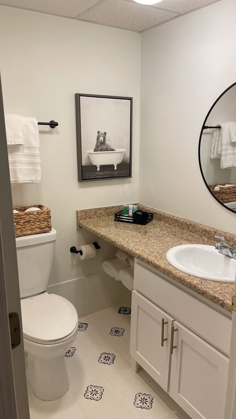 Guest en-suite bathroom