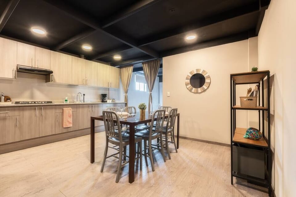 Kitchen & Dining Area