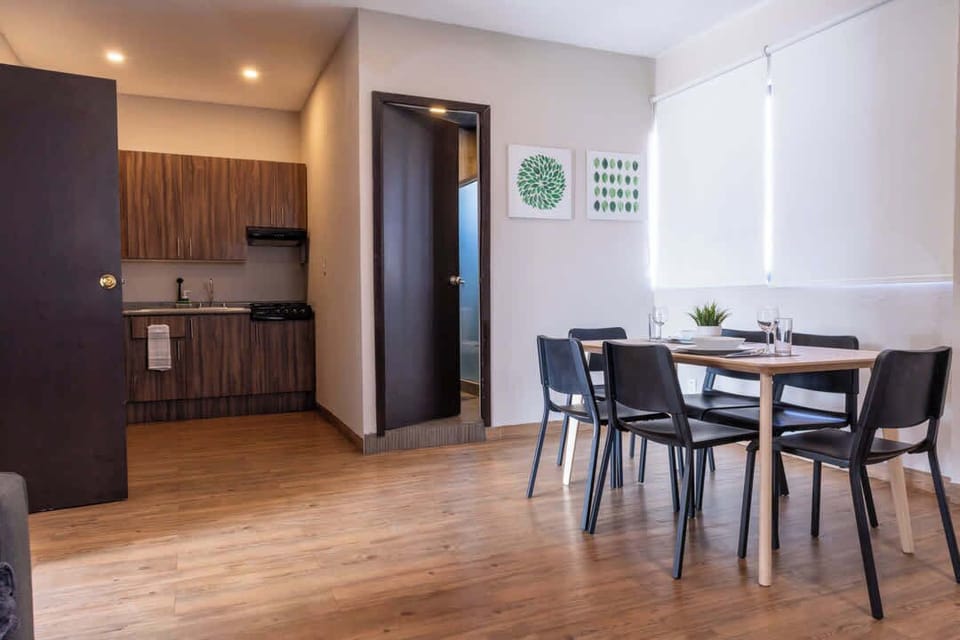 Kitchen & Dining Area