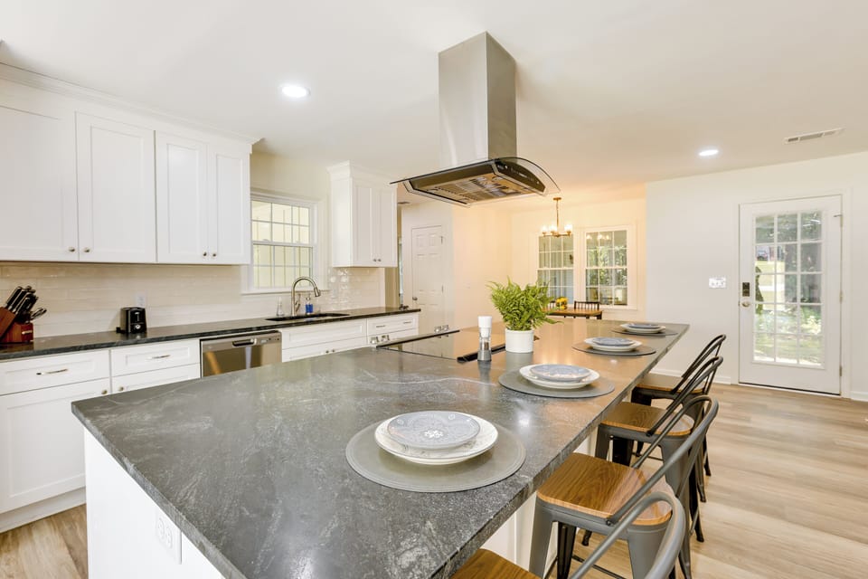 Northport Vacation Rental | 4BR | 2BA | 2,372 Sq Ft | 2 Steps Required