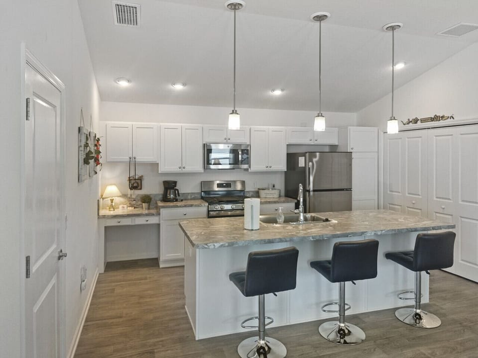 Kitchen (Eat-In)