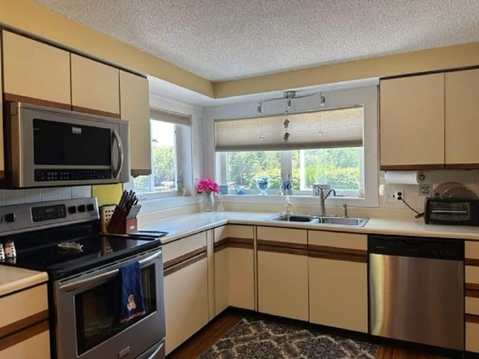 Fully Equipped Kitchen--