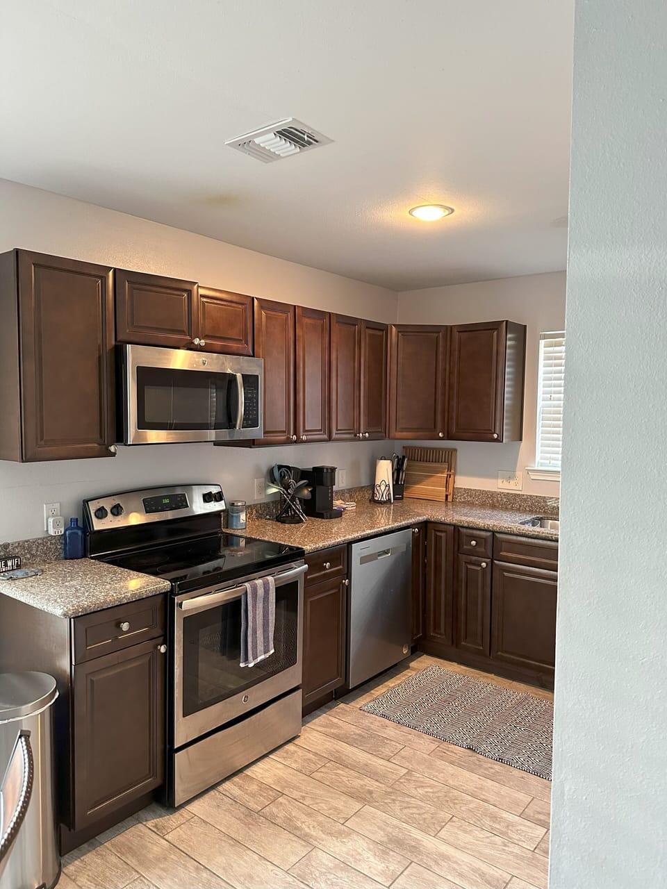 Kitchen NOTE the racks inside the oven are not interchangable they cant be moved