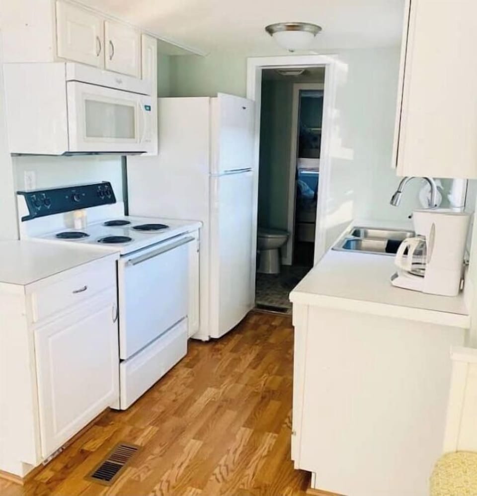 Kitchen- Full size stove, microwave, dishwasher, fridge
