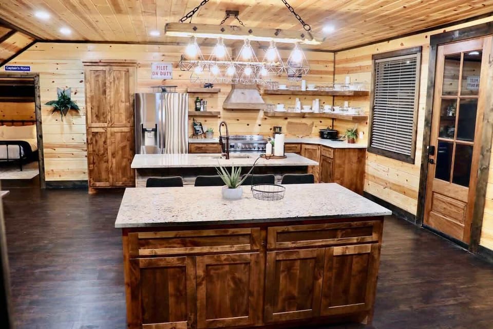 Gather together for snacks and meals in this amazing chef-Inspired kitchen with 2 huge centre islands for food preparation at Delaney! 