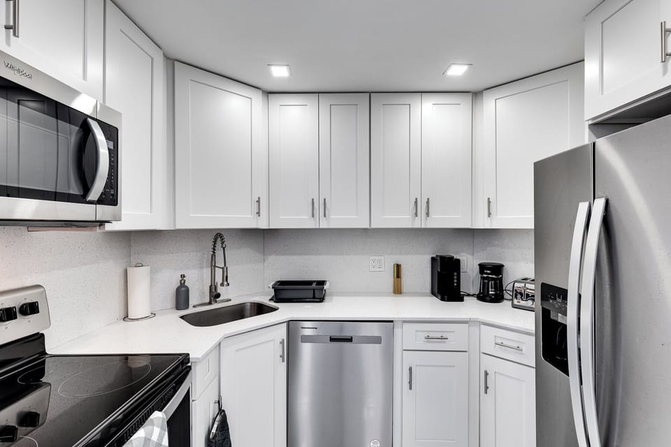 Full kitchen