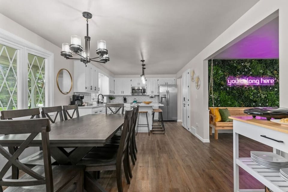 Open concept kitchen and dining area.