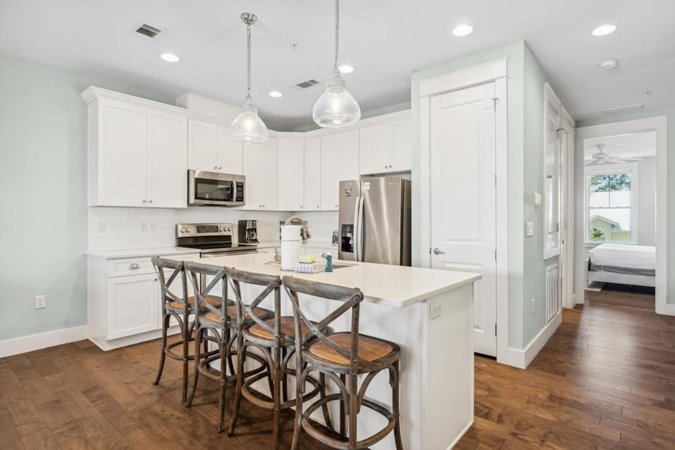 Kitchen with Breakfast Bar