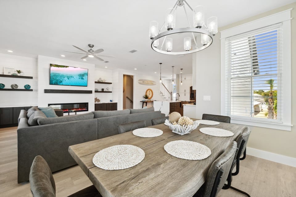Dining table plus breakfast bar seating for group meals on the 2nd floor