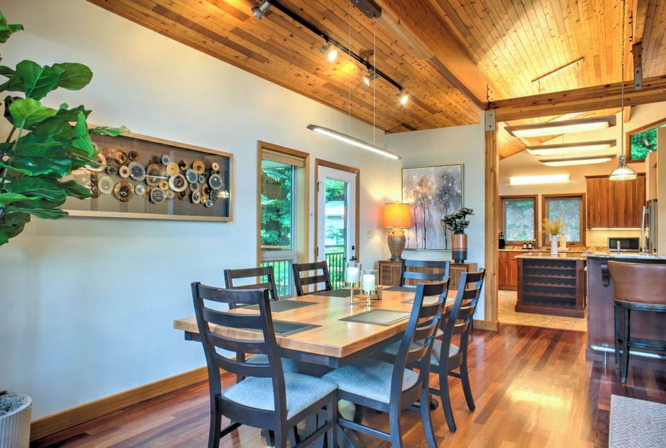 Dining Area w/ Deck Access