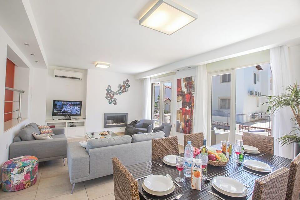 Dining Area with table and chairs to seat 6 people