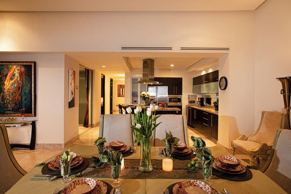 Embrace breakfast, lunch, and dinner at our charming dining set up!
