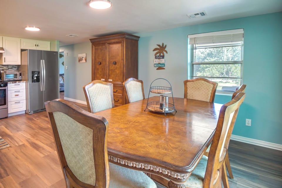 Dining Area | Free WiFi