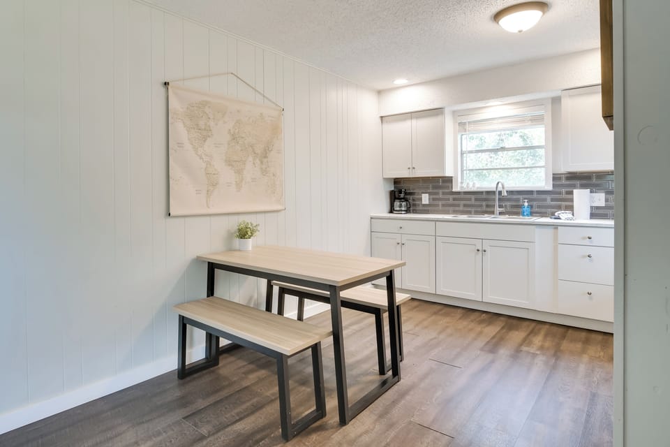 Dining Area | Free WiFi (Limited) | Central Heating & A/C