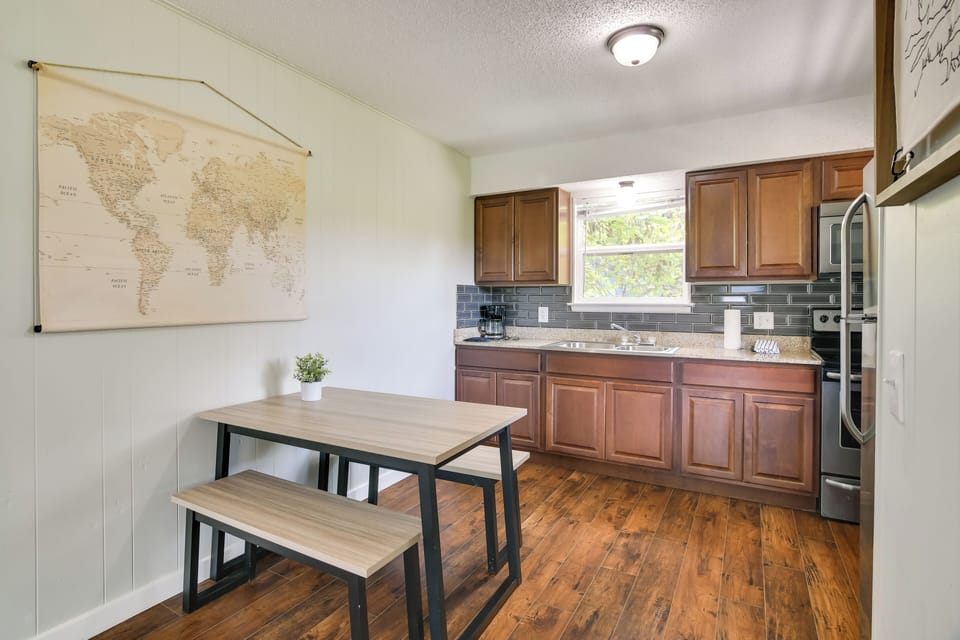 Dining Area | Free WiFi (Limited) | Central Heating & A/C