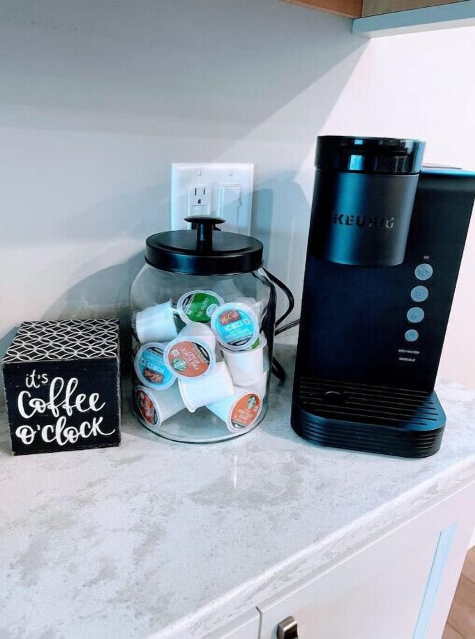 Keurig machine with a variety of pods provided.