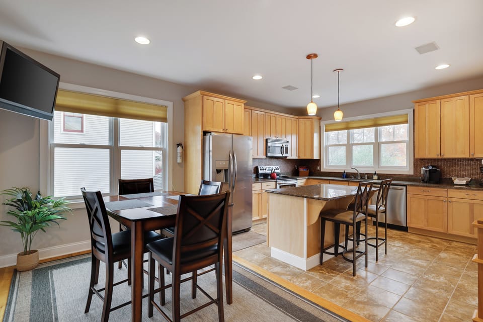 Kitchen/Dining area