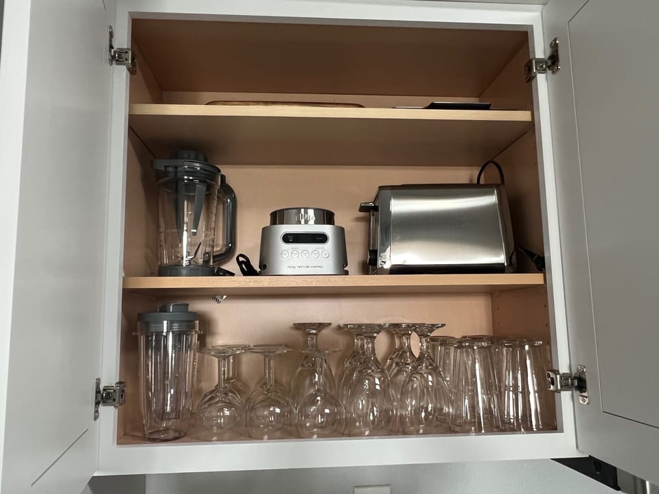 Plenty of glassware, blender and toaster