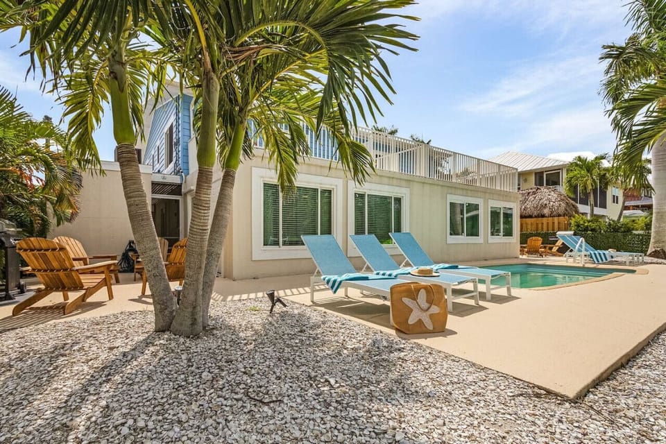 This shared pool is perfect for socializing