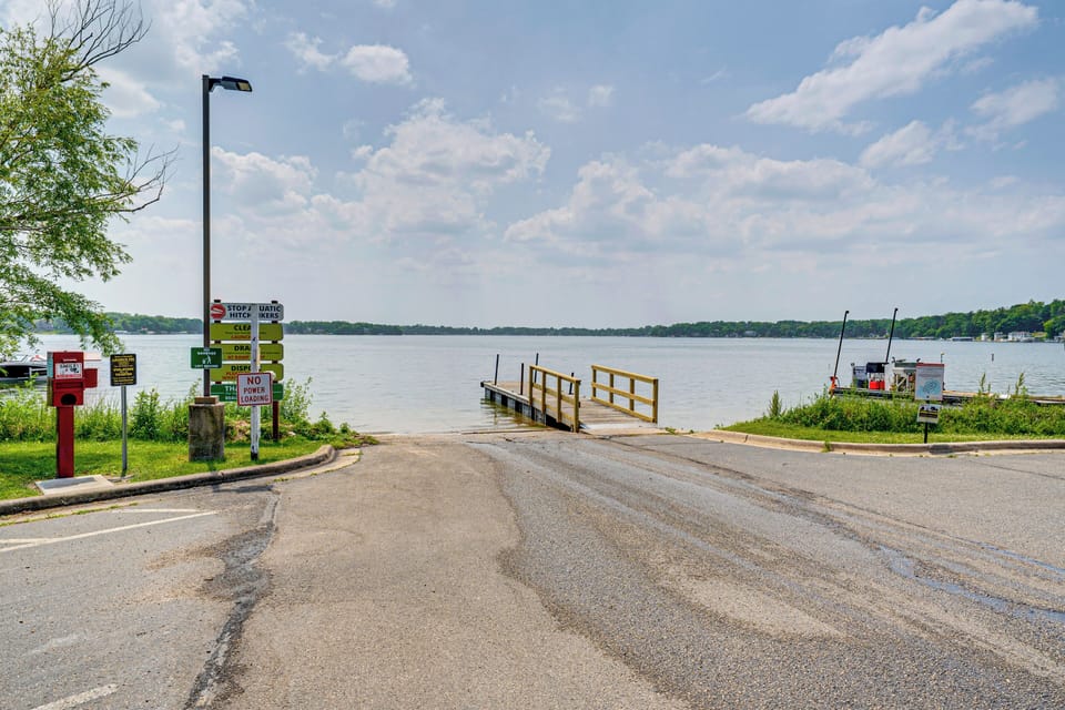 DNR Boat Launch | 0.2 Mi from Property