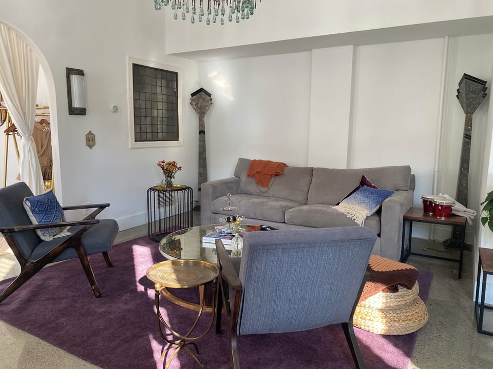 Cozy living room with plenty of space and a 50” TV with netflix and more