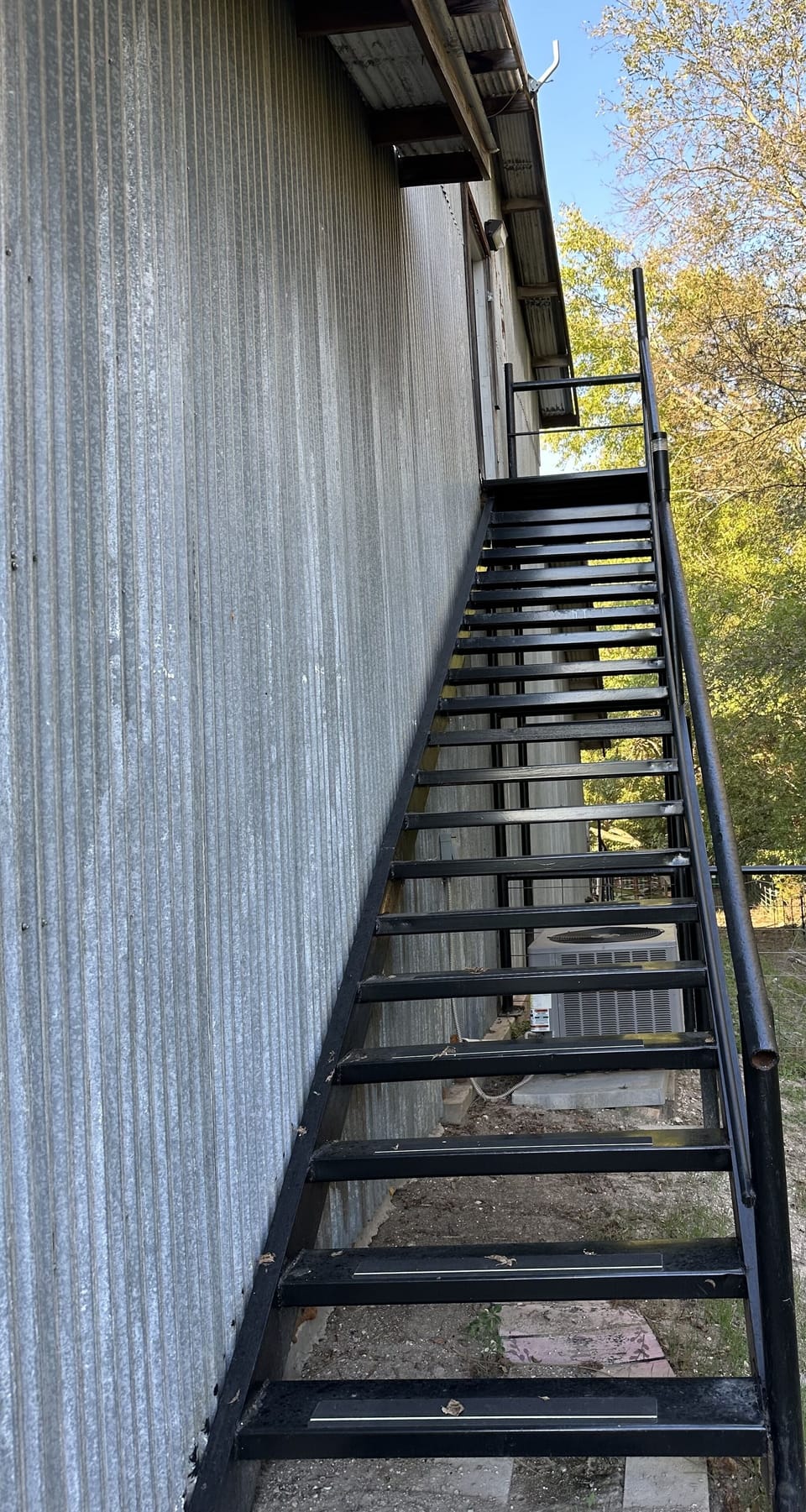 Outside stairs with parking 20 ft away
Come and go as you please!