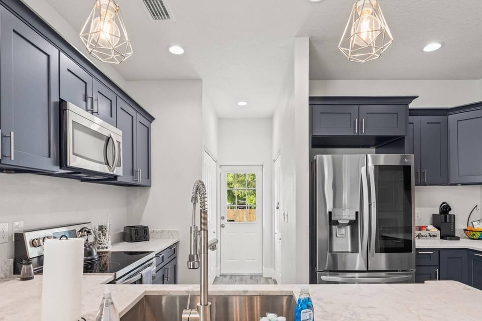 Brand new fully equipped kitchen!