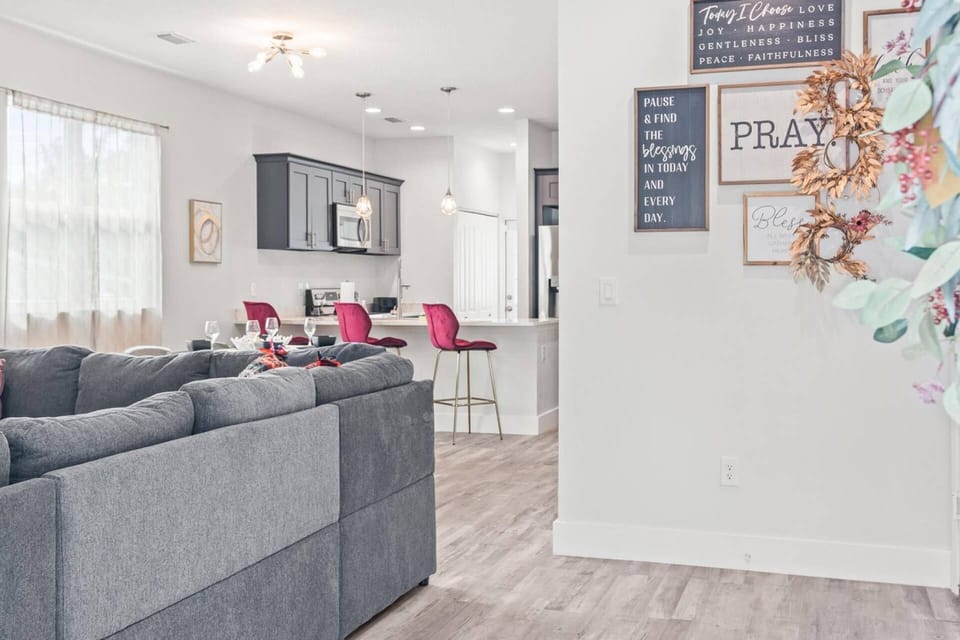 Open living space great for catching up and relaxing during your time in Tampa Bay!