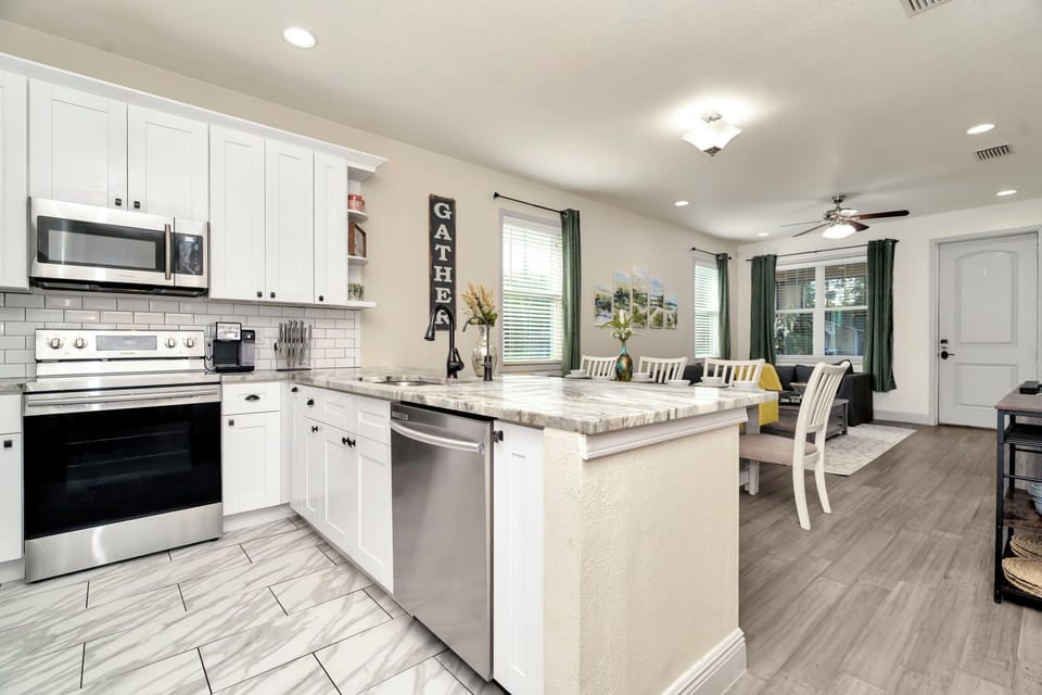 Prepare your favorite meals in the spacious, fully equipped kitchen.
