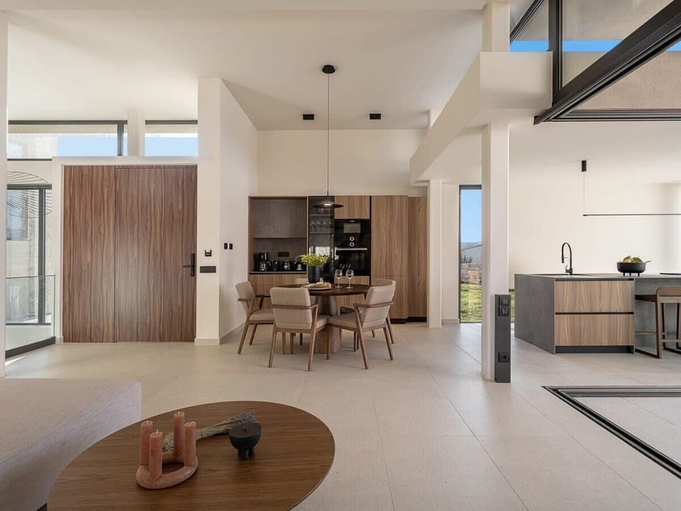 Contemporary Open Architecture Creating a Relaxed Ambiance