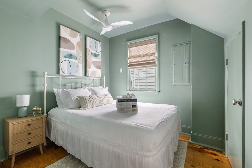 Bedroom #8: Queen Bed & Ceiling Fan