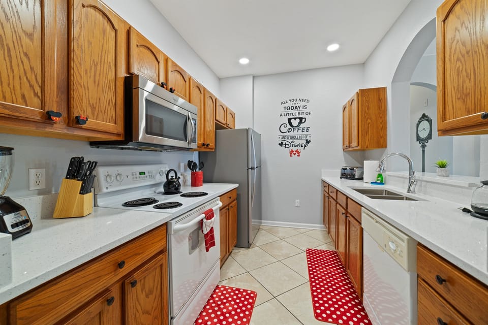 The unit had all of the necessities if you wanted to cook there. I would recommend Chateau Minnie. Suzy was wonderful and checked in via email to make sure the first night was good and could answer any questions. ~Monica R.