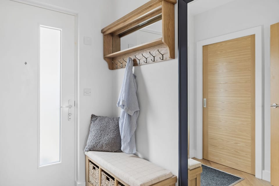 Coat hangers by the front door - 9 The Vista, Willingcott