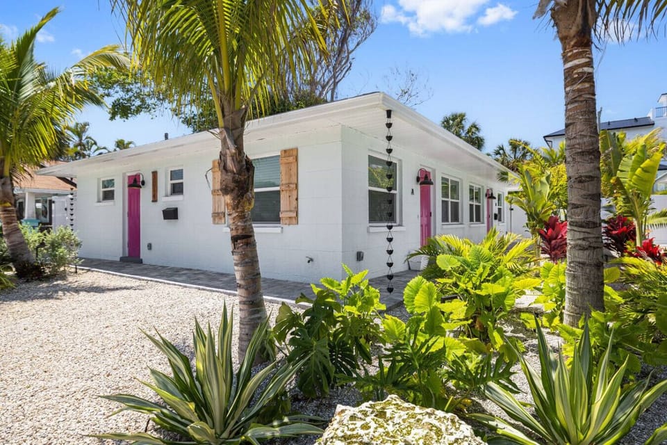 front view of Gulf Drive INN
