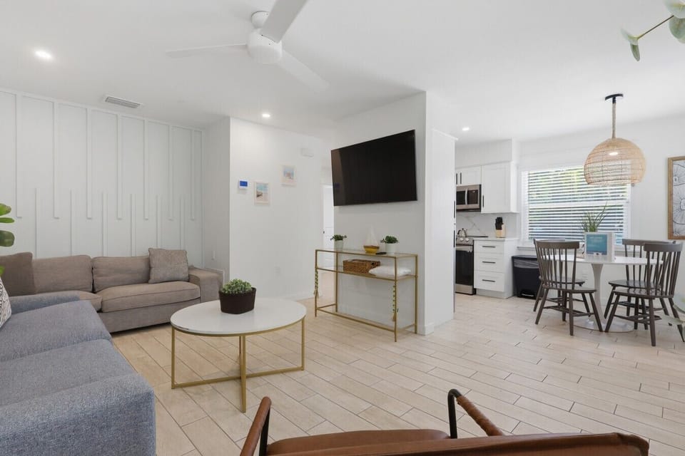 living room/dining room combo