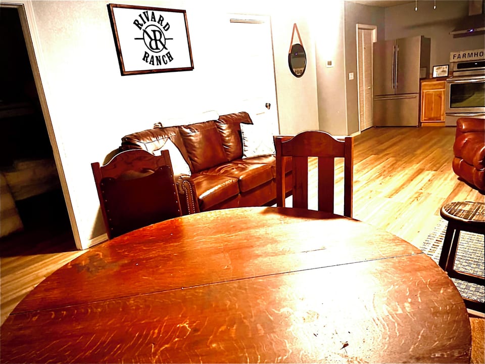 Kitchen table with 6 chares. Authentic antique