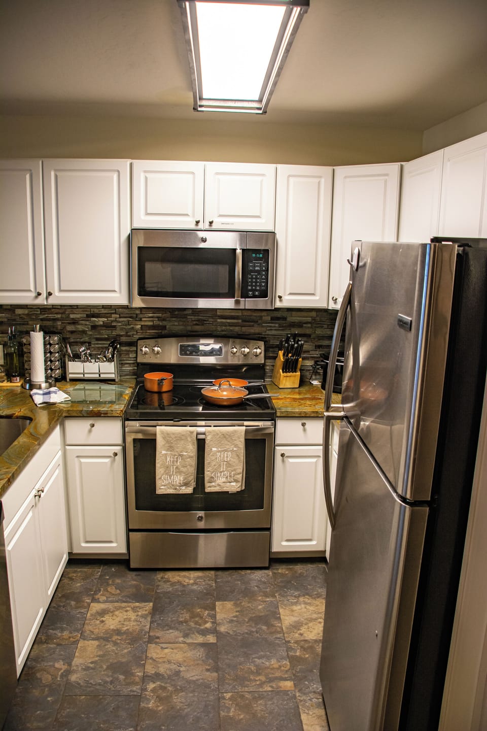 Full kitchen with 5 burner stove
