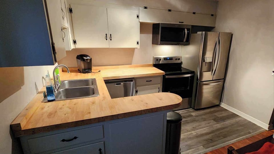Kitchen- fully stocked with Keurig and crock pot. 
